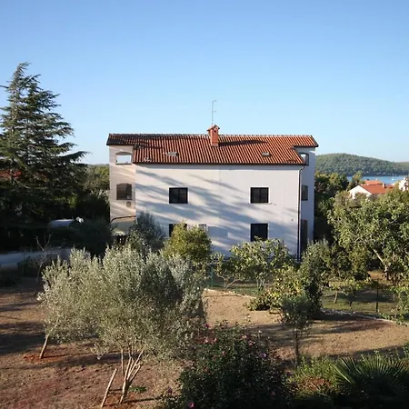 With A Parking Space - 7181 Apartman Medulin