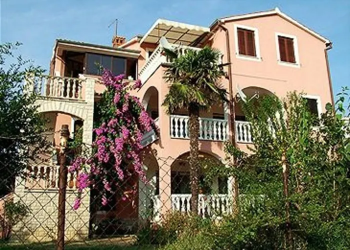 With A Parking Space - 7181