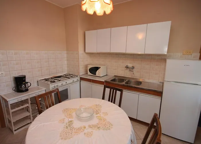 Apartman With A Parking Space - 7181 Medulin