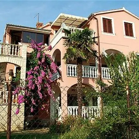 With A Parking Space - 7181